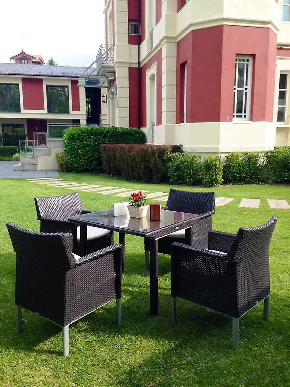Hotel Villa Paulita Puigcerda 4*,