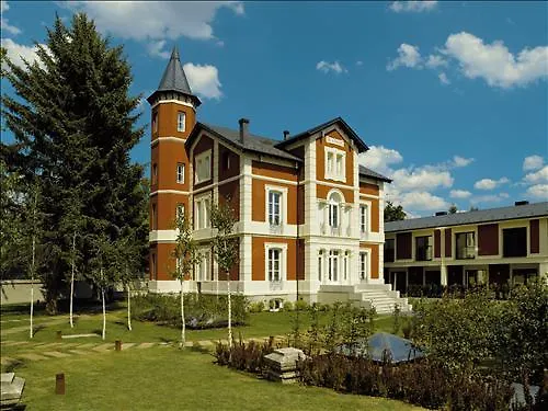 Hotel Villa Paulita Puigcerda 4*,